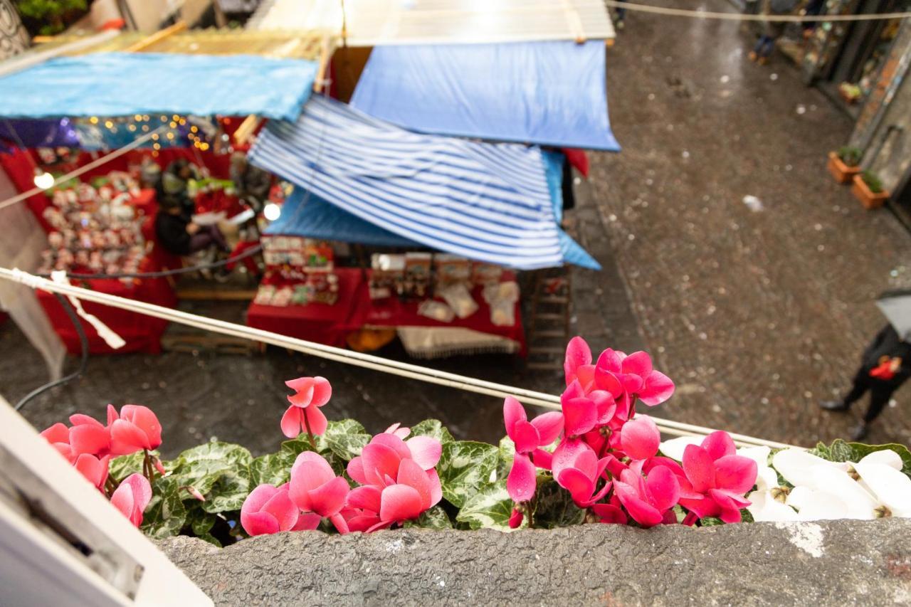 A Fenestrella E San Gregorio Armeno Naples